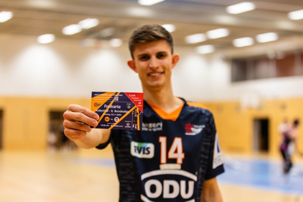 12.000 solcher Freikarten hat die Volleyballabteilung in den vergangenen Tagen in Umlauf gebracht. Foto: Fabian Bartsch