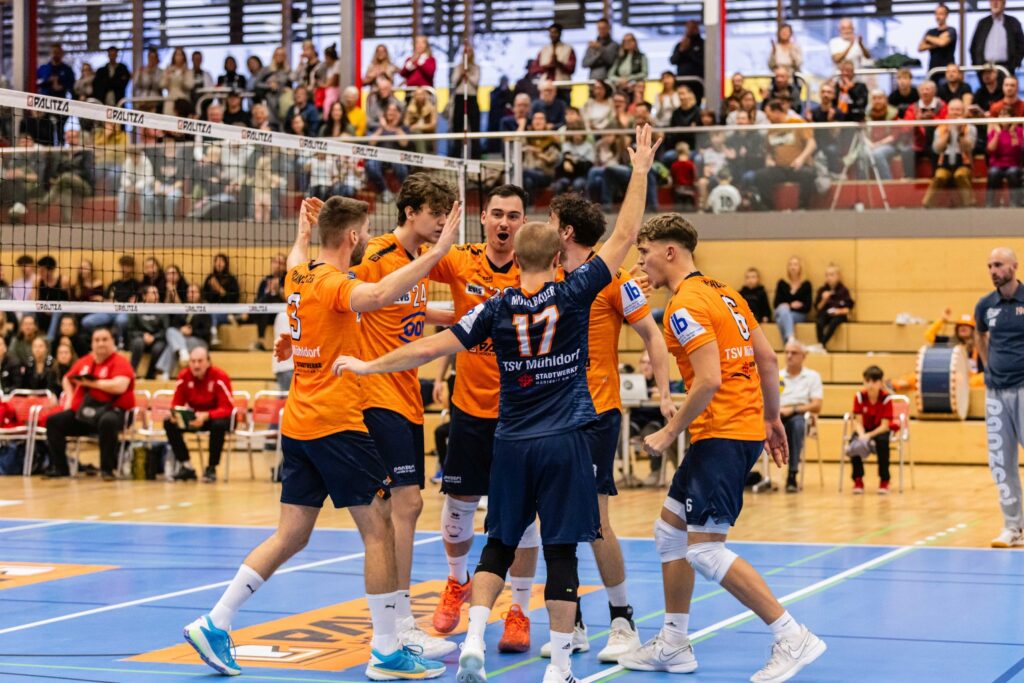 Bildautor: Fabian Bartsch/fab Bildunterschrift: Alexander Mühlbauer (Nummer 17), MPV des letzten Spiels