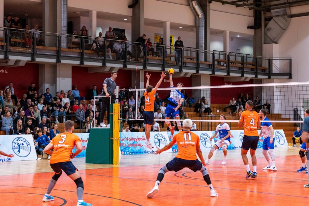 Bildautor: Fabian Bartsch/fab Bildunterschrift: Der TSV Mühldorf im Hinspiel gegen die L.E. Volleys