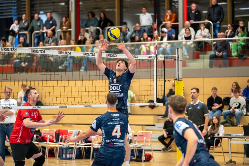 Mühldorfer MVP Felix Schinko beim Zuspiel Copyright: Matthias Hergenhan