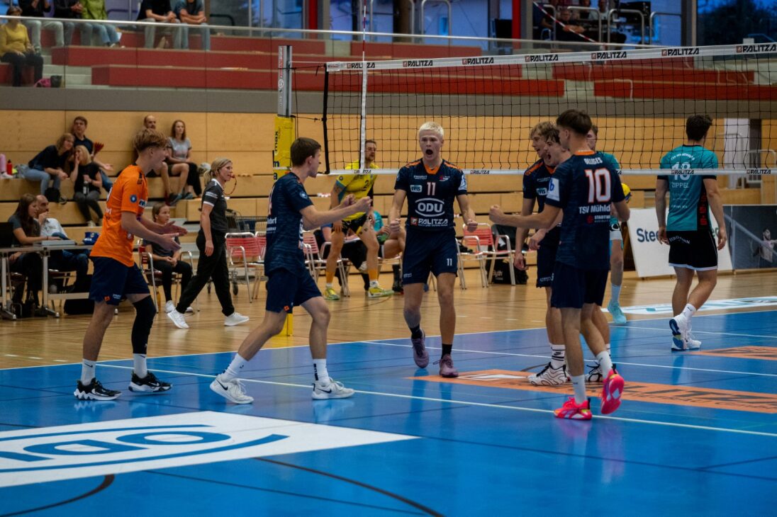 Der Wiedergenesene Moritz Wöls (Nr. 11) und der TSV Mühldorf wollen am Samstag in Leipzig erneut jubeln. Foto Bartsch