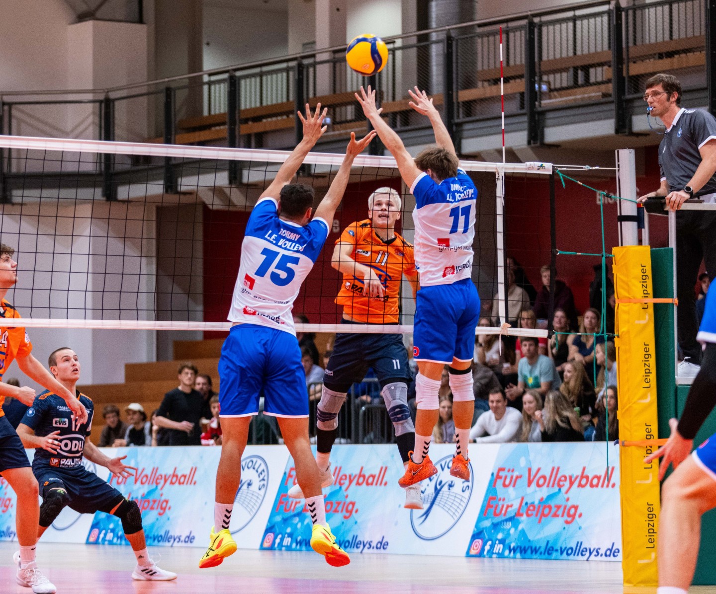 Bild: Fabian Bartsch Bildunterschrift: Moritz Wöls (im Angriff) gab nach einer Sprunggelenksverletzung sein Comeback mit einer ordentlichen Leistung, allerdings reichte es nicht, um etwas zählbares aus Leipzig mitzunehmen.