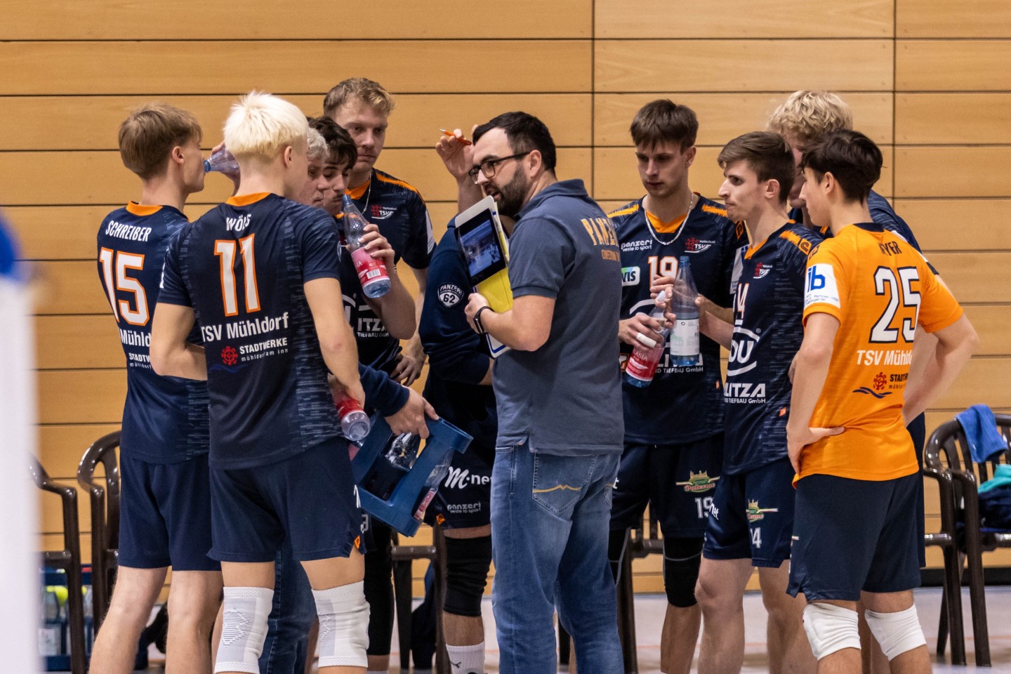 Die klaren Ansagen von Trainer Żarczyński in der Auszeit reichen nur für einen Punkt im Kellerduell gegen Schwaig.