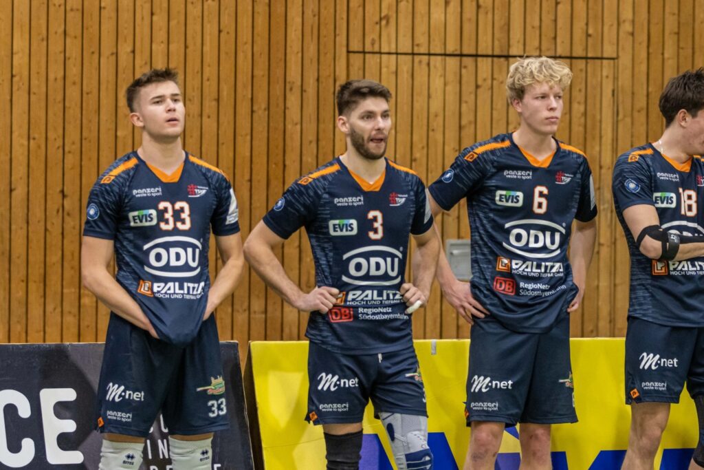 Leo Rester (Nr. 33) und Nikolai Gastell (Nr. 6) enttäuscht über die Niederlage trotz guter individueller Leistung.